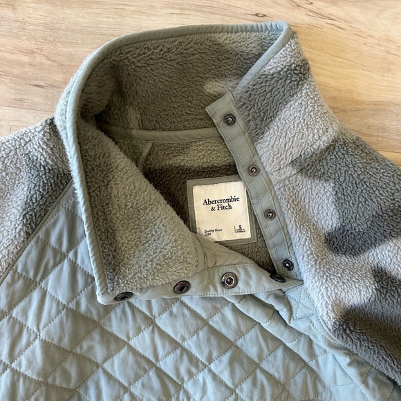 Abercrombie and Fitch camouflage fleece asymmetrical snap button pullover small - Picture 2 of 2